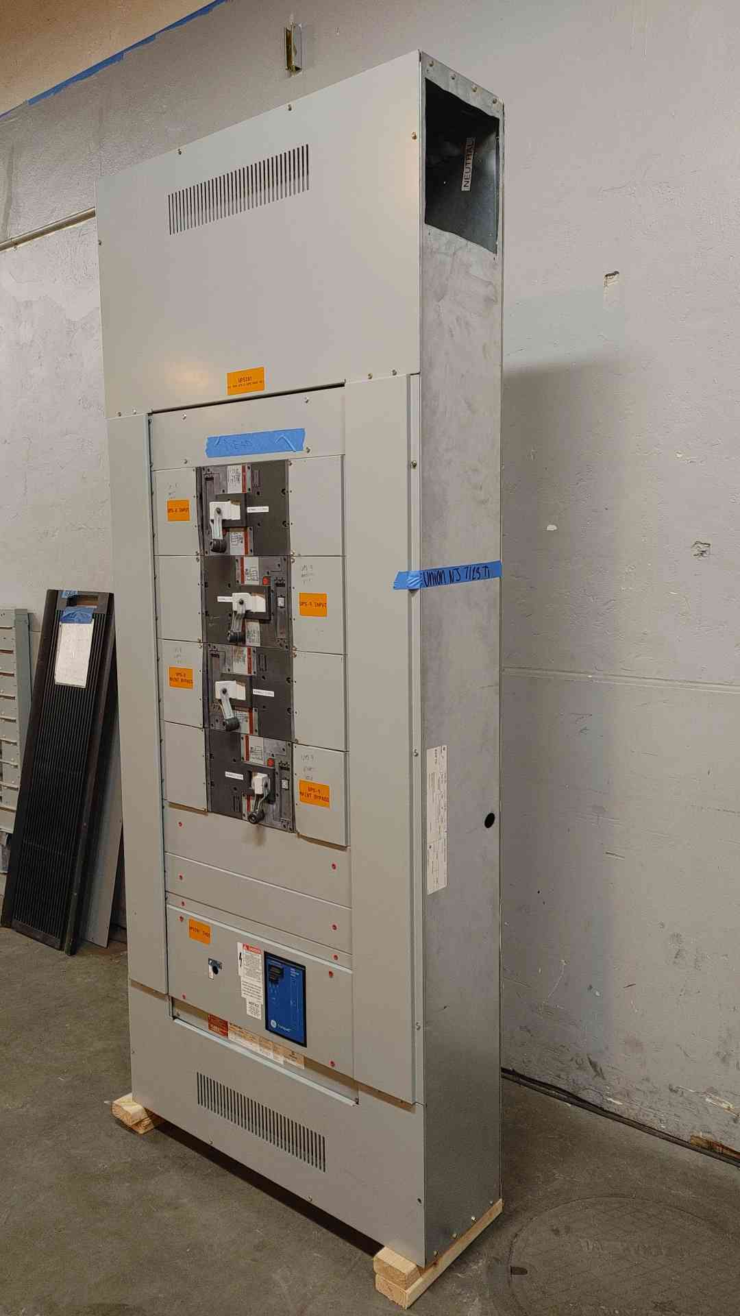 800A GE Spectra Panelboard 480Y/277 3PH 4W 4 Breaker & Surge Suppression (103666)