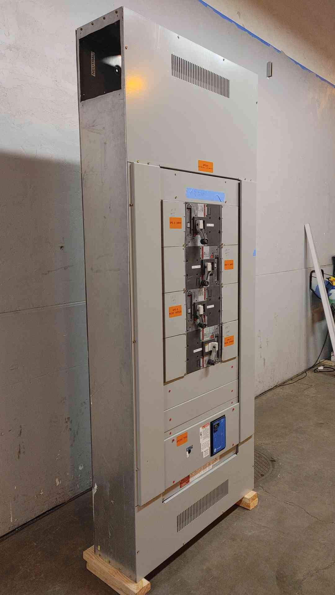 800A GE Spectra Panelboard 480Y/277 3PH 4W 4 Breaker & Surge Suppression (103666)