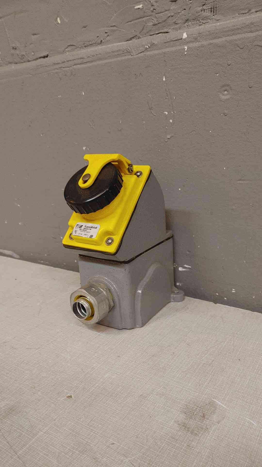 *Pickup Only* Russellstoll Plug Receptacle 50A 250VAC 9R53U2W(103686)