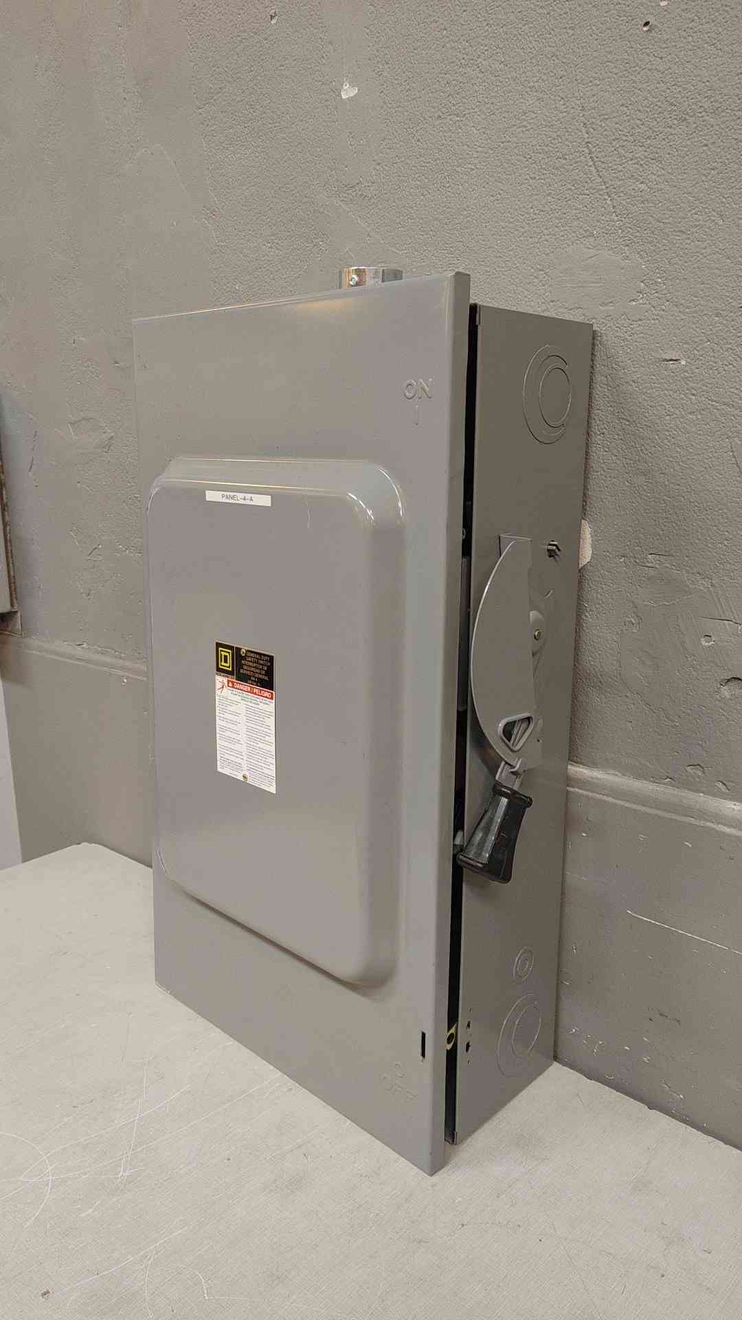 Square D General Duty Safety Switch Fusible Interruptor 200A 240VAC D324N(104041)