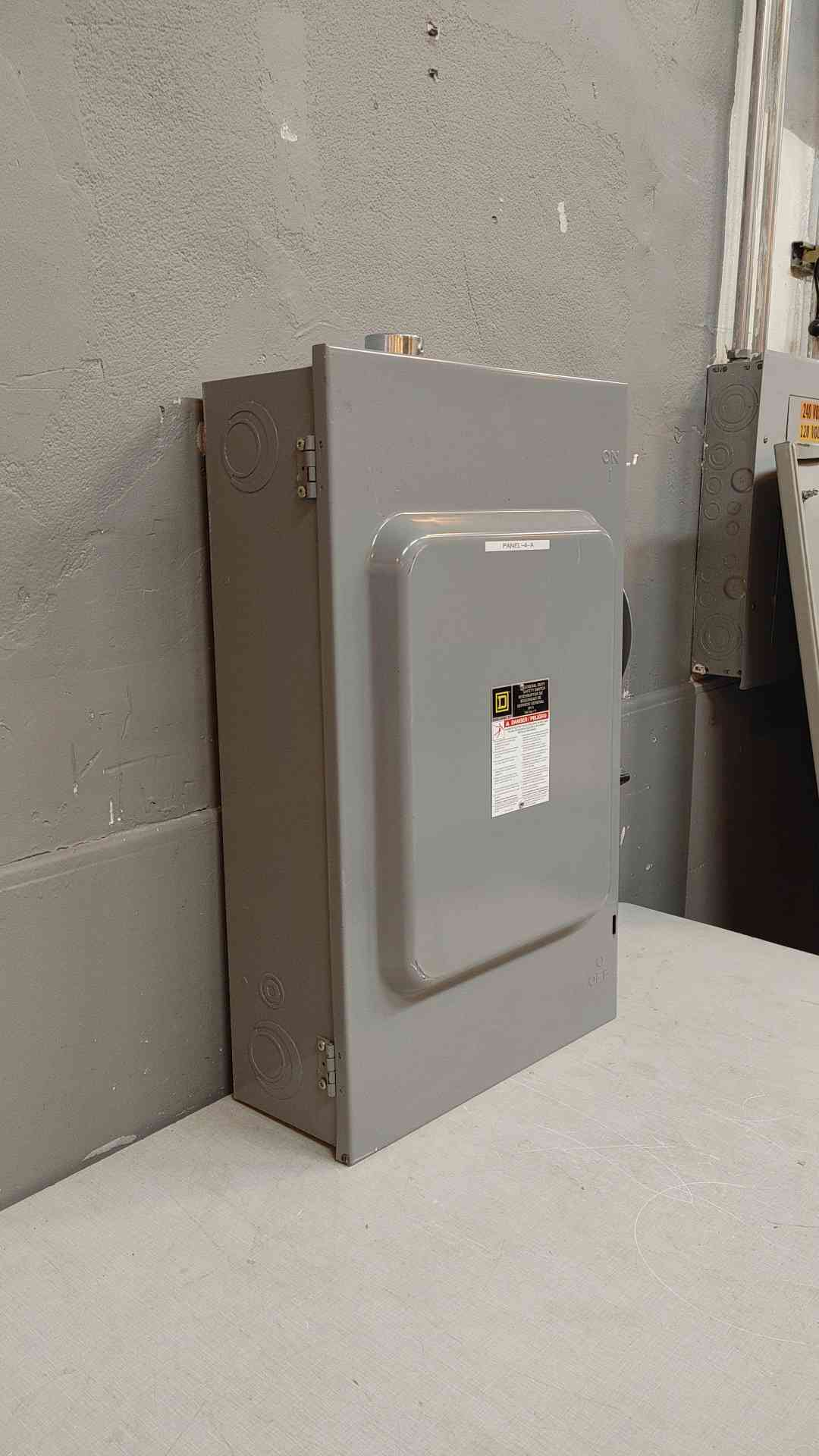 Square D General Duty Safety Switch Fusible Interruptor 200A 240VAC D324N(104041)