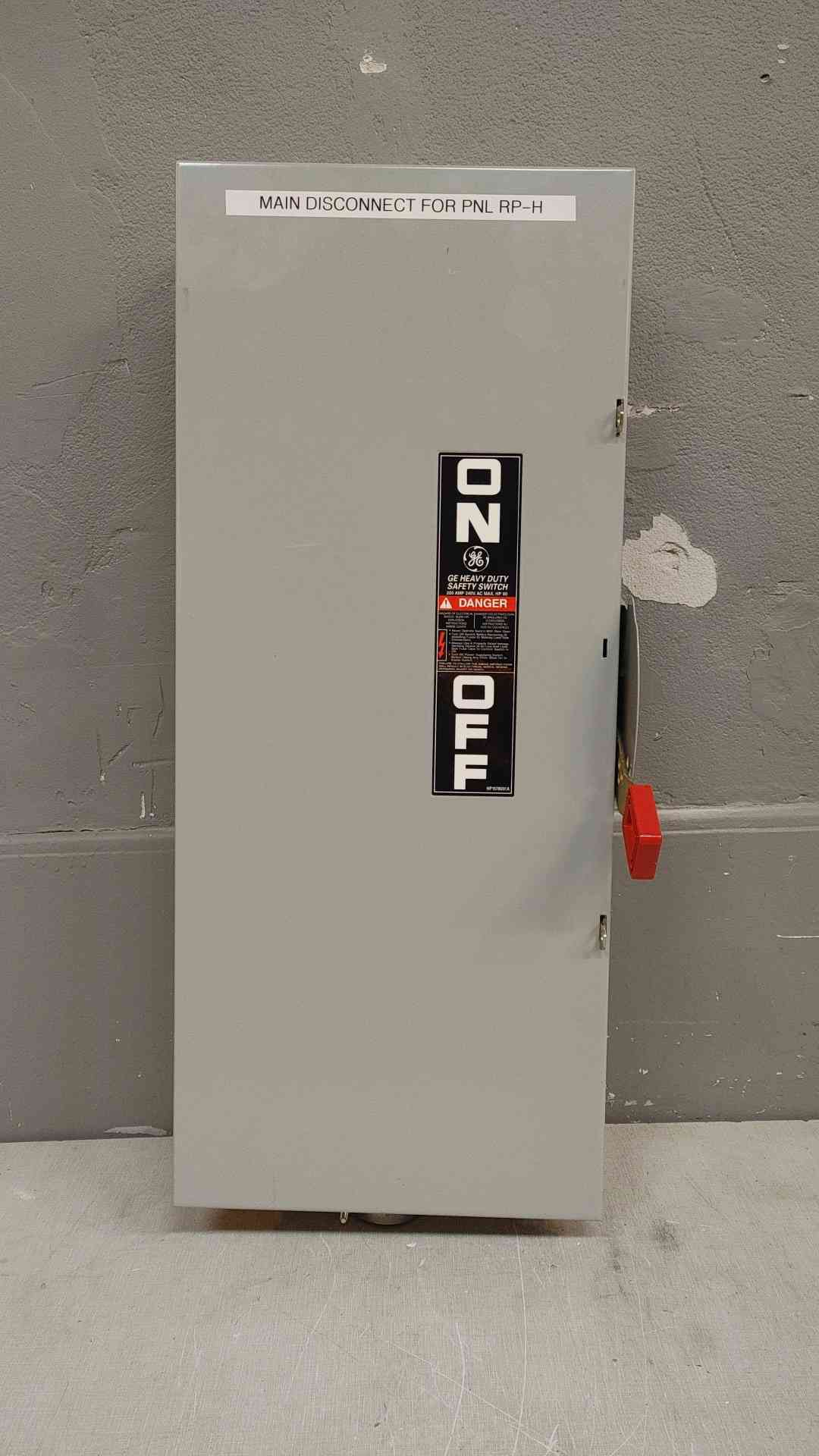 GE Heavy Duty Indoor Fusible Safety Switch 200A 240VAC TH4324(104043)