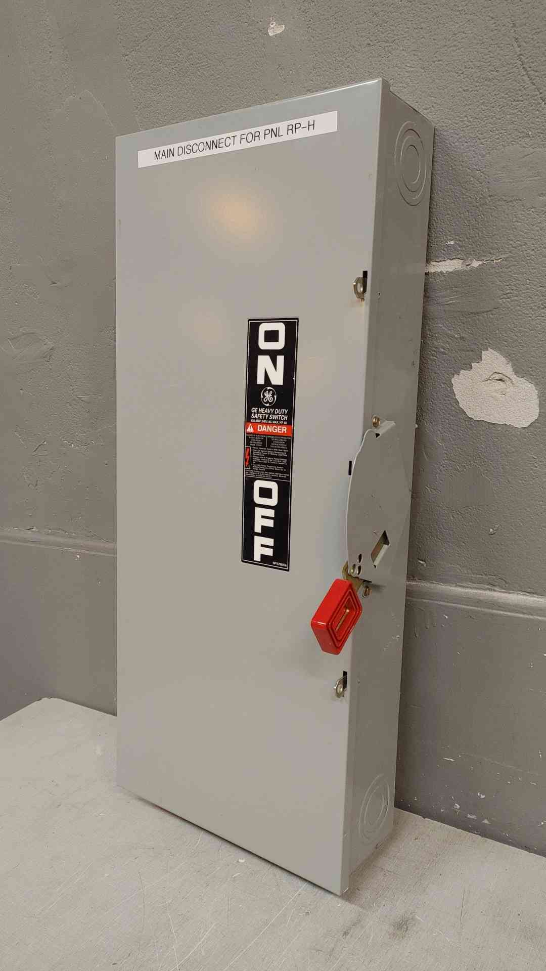 GE Heavy Duty Indoor Fusible Safety Switch 200A 240VAC TH4324(104043)