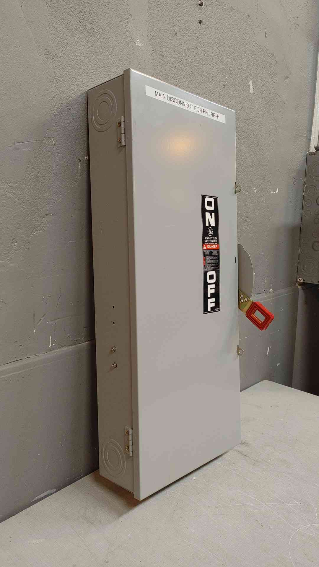 GE Heavy Duty Indoor Fusible Safety Switch 200A 240VAC TH4324(104043)