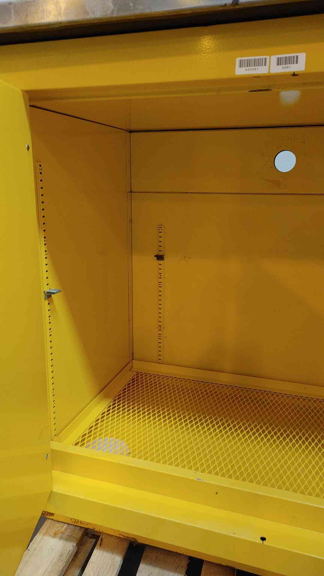 5' Duralab Casework W/ Flammable Liquid Storage Cabinet (104196)(104196)