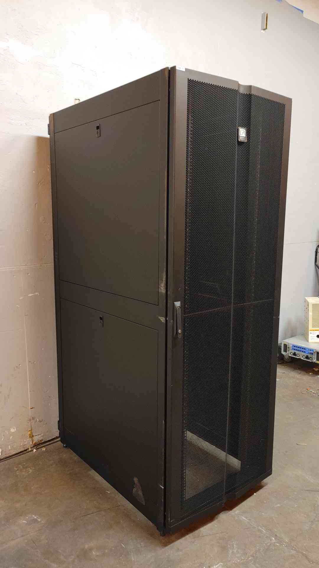 45U Chatsworth Fully Enclosed Rolling Server Rack GF-2C520-CB WIDE 46"x31"x85"(104331)