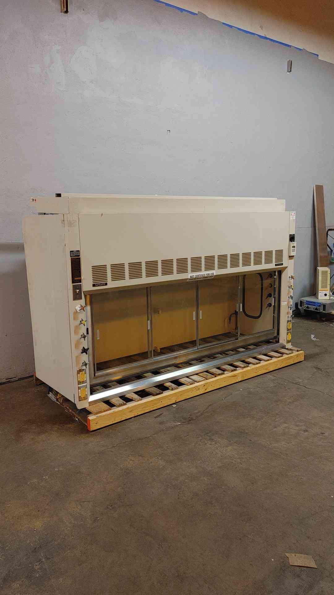 8' Fisher Hamilton SafeAire Chemical Fume Hood Ducted 2-Way Sash (104410)(104410)