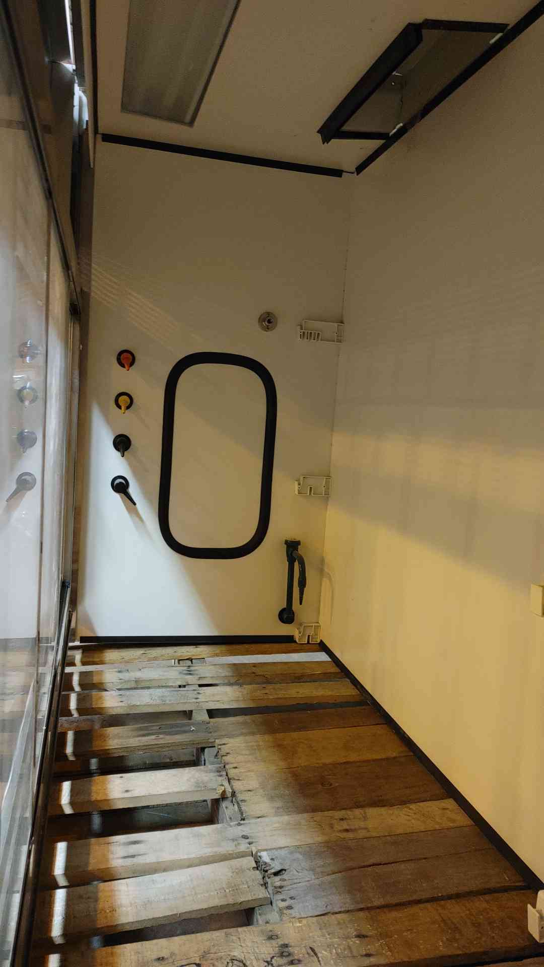 8' Fisher Hamilton SafeAire Chemical Fume Hood Ducted 2-Way Sash (104410)(104410)