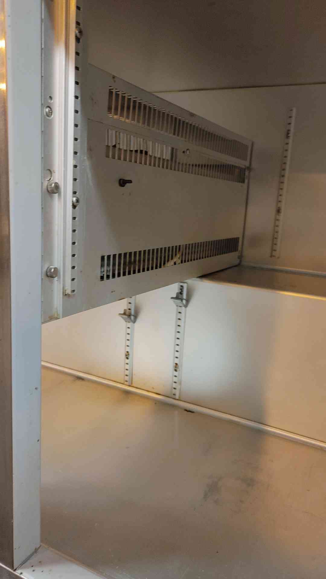Traulsen Under Counter Refrigerator 115V 6.3A UHT48-LR