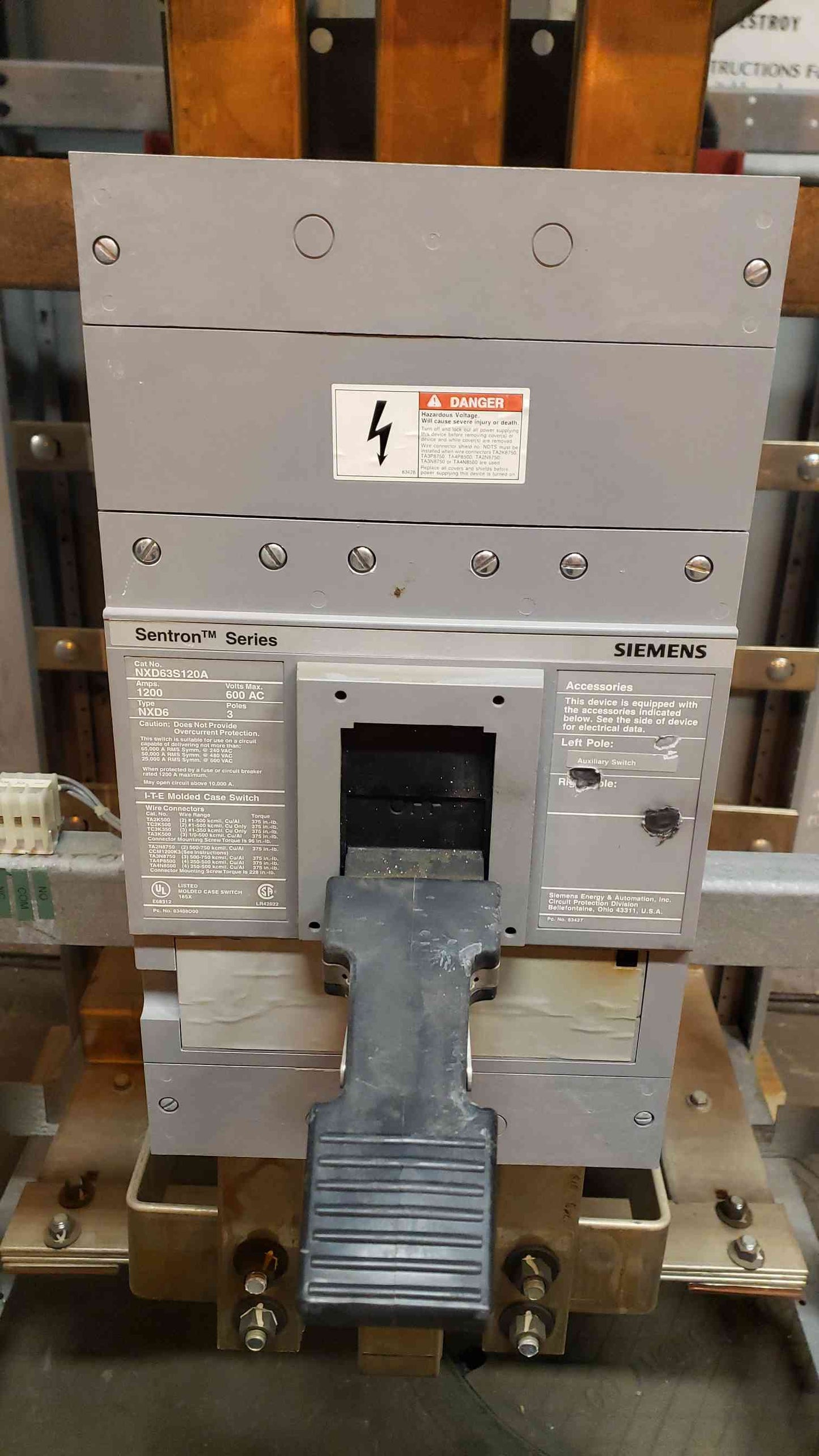 Siemens 1200A 3 Section Switchboard 208Y/120V 3PH 4W SB-3 Main & 10 Breaker