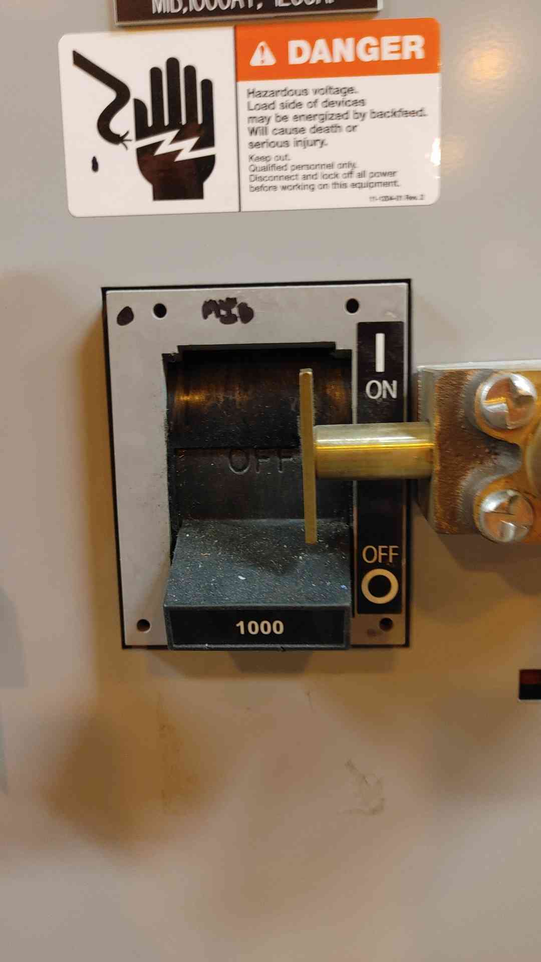 1000A Siemens Switchboard 480Y/277V 3PH/3W 3x 1000A Mains 12x Distribution 4x 300A Sub Feeds