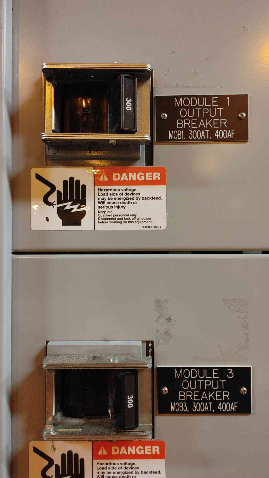 1000A Siemens Switchboard 480Y/277V 3PH/3W 3x 1000A Mains 12x Distribution 4x 300A Sub Feeds