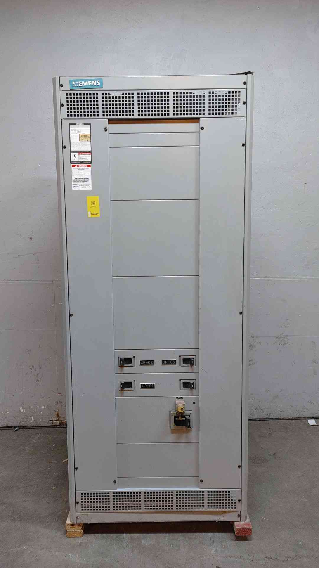 Siemens 1200A 3 Section Switchboard 208Y/120V 3PH 4W SB-3 Main & 10 Breaker