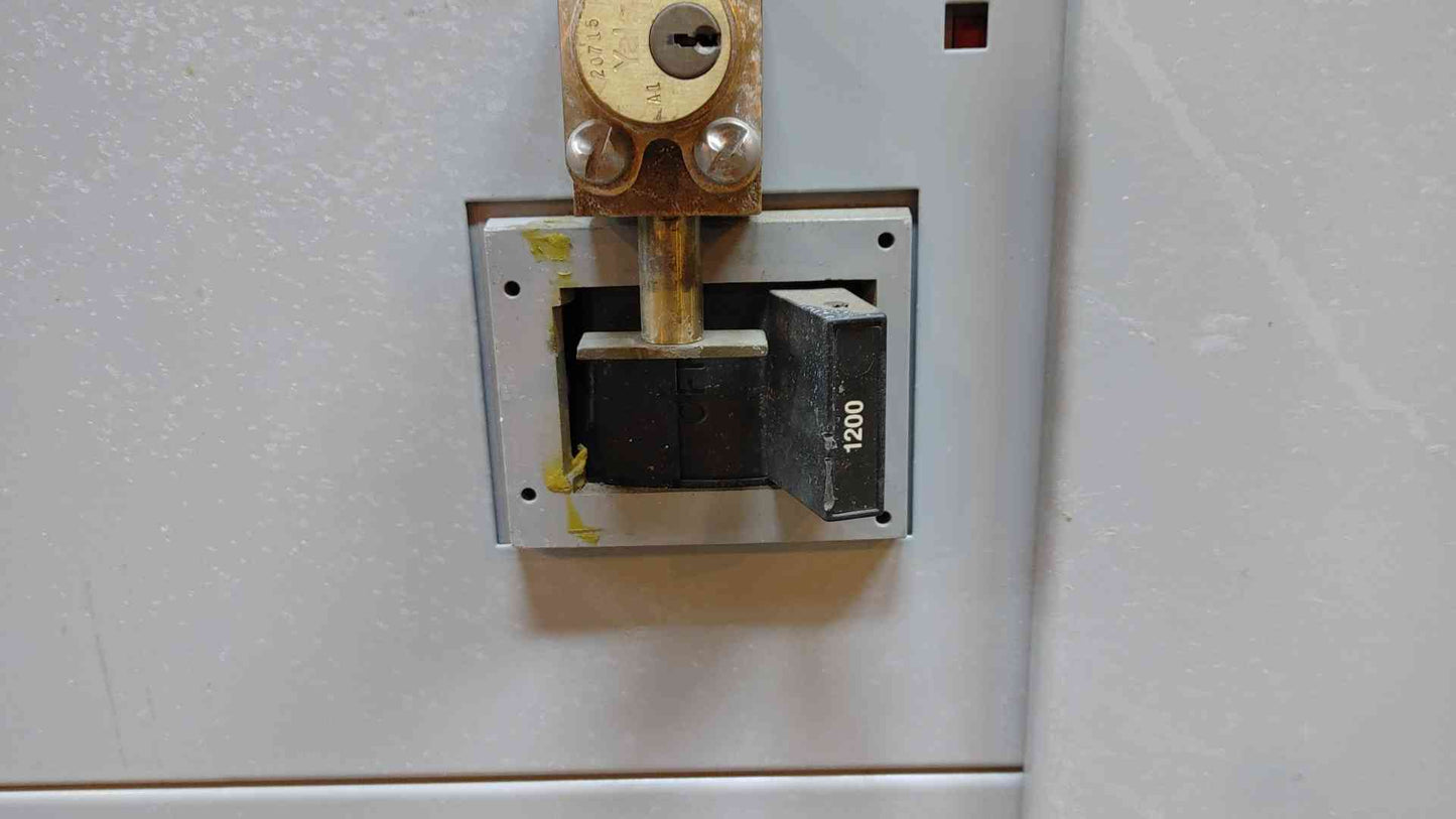 Siemens 1200A 3 Section Switchboard 208Y/120V 3PH 4W SB-3 Main & 10 Breaker