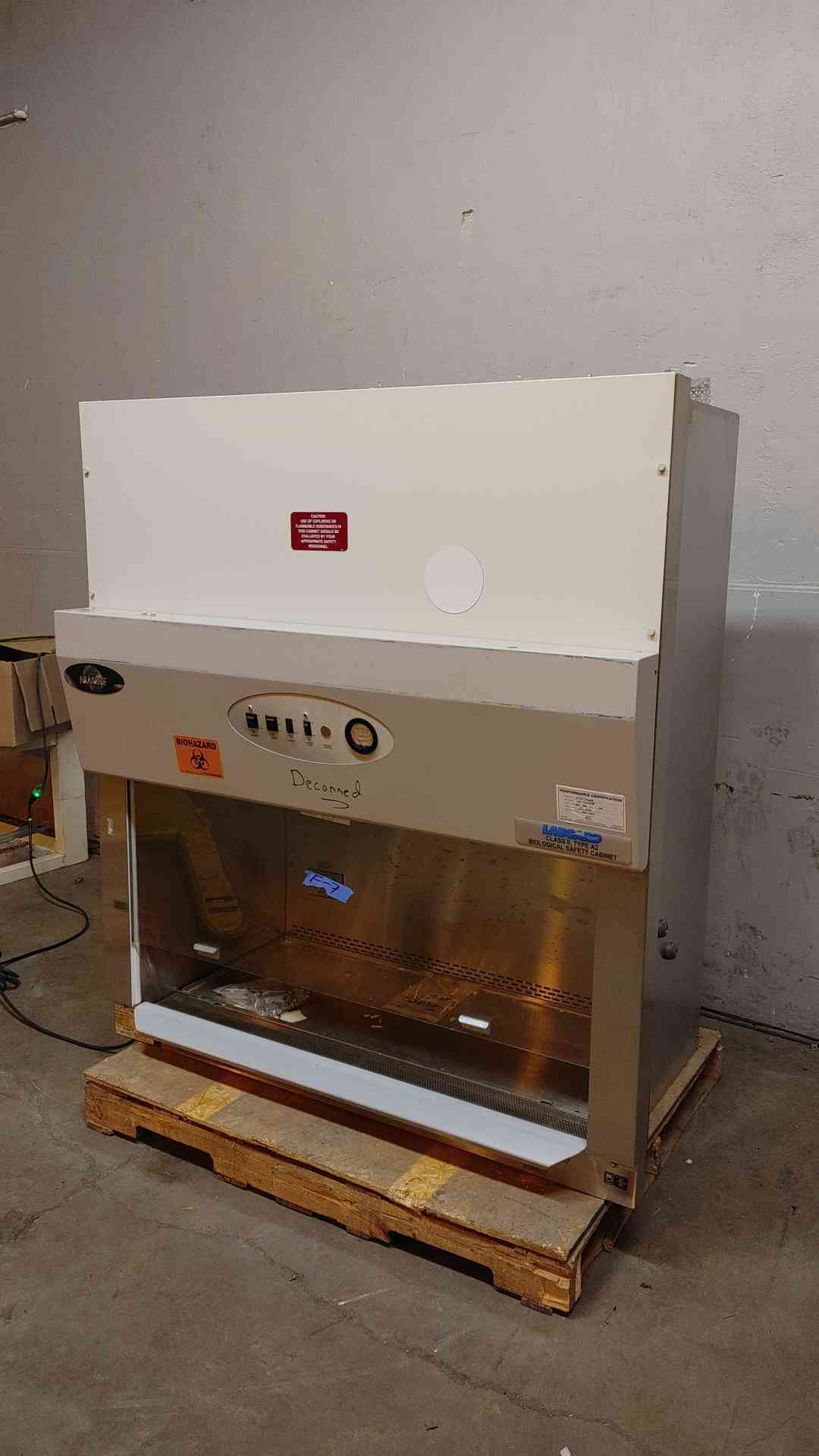 NuAire Labgard Class 2 Type A2 Biological Safety Cabinet Fume Hood 115V 1PH 12A NU-425-400