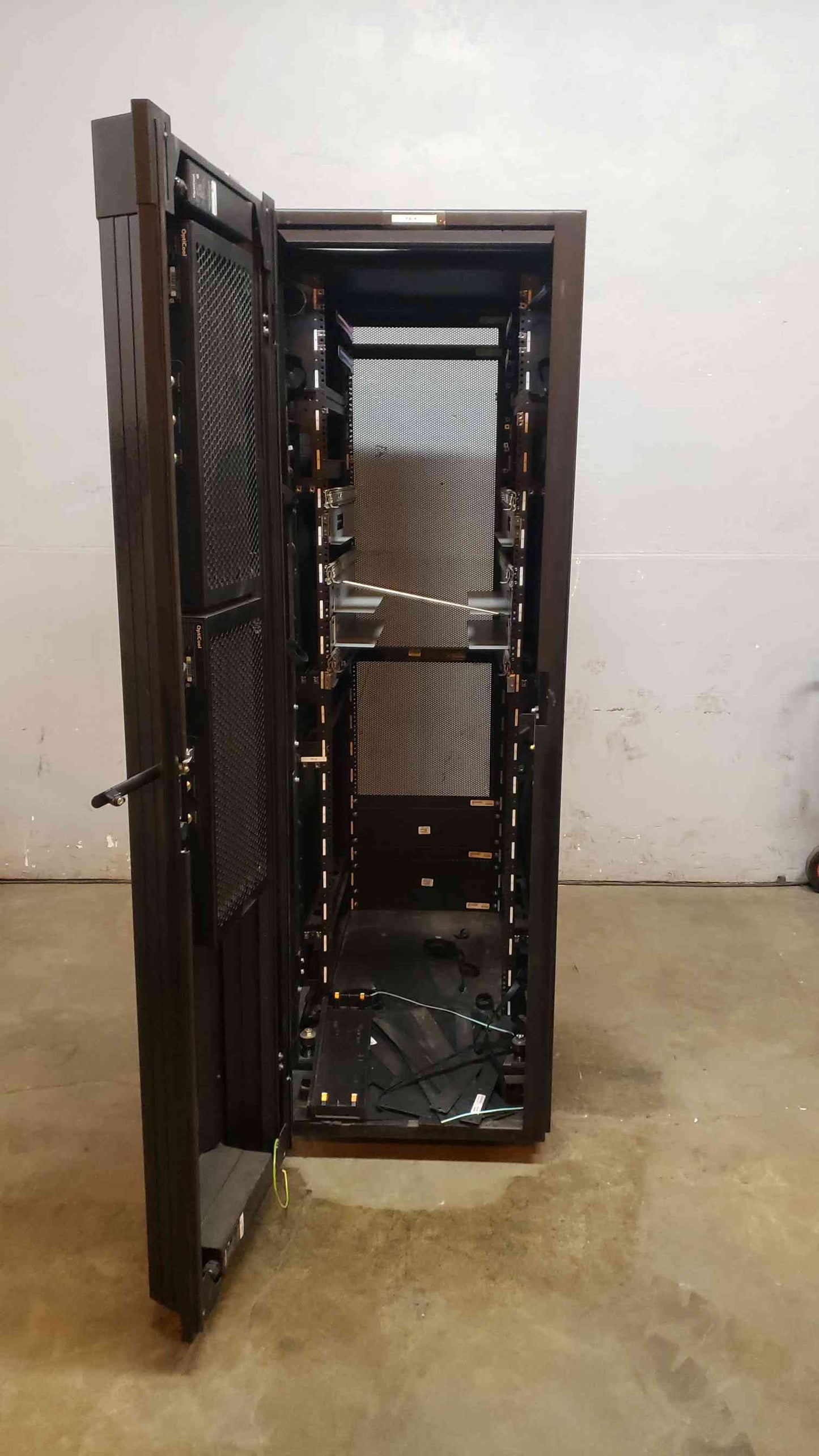 IBM Opticool Rolling Server Rack 7014-T42 Front Door Cooling 10KW R134 All Sides (108125)