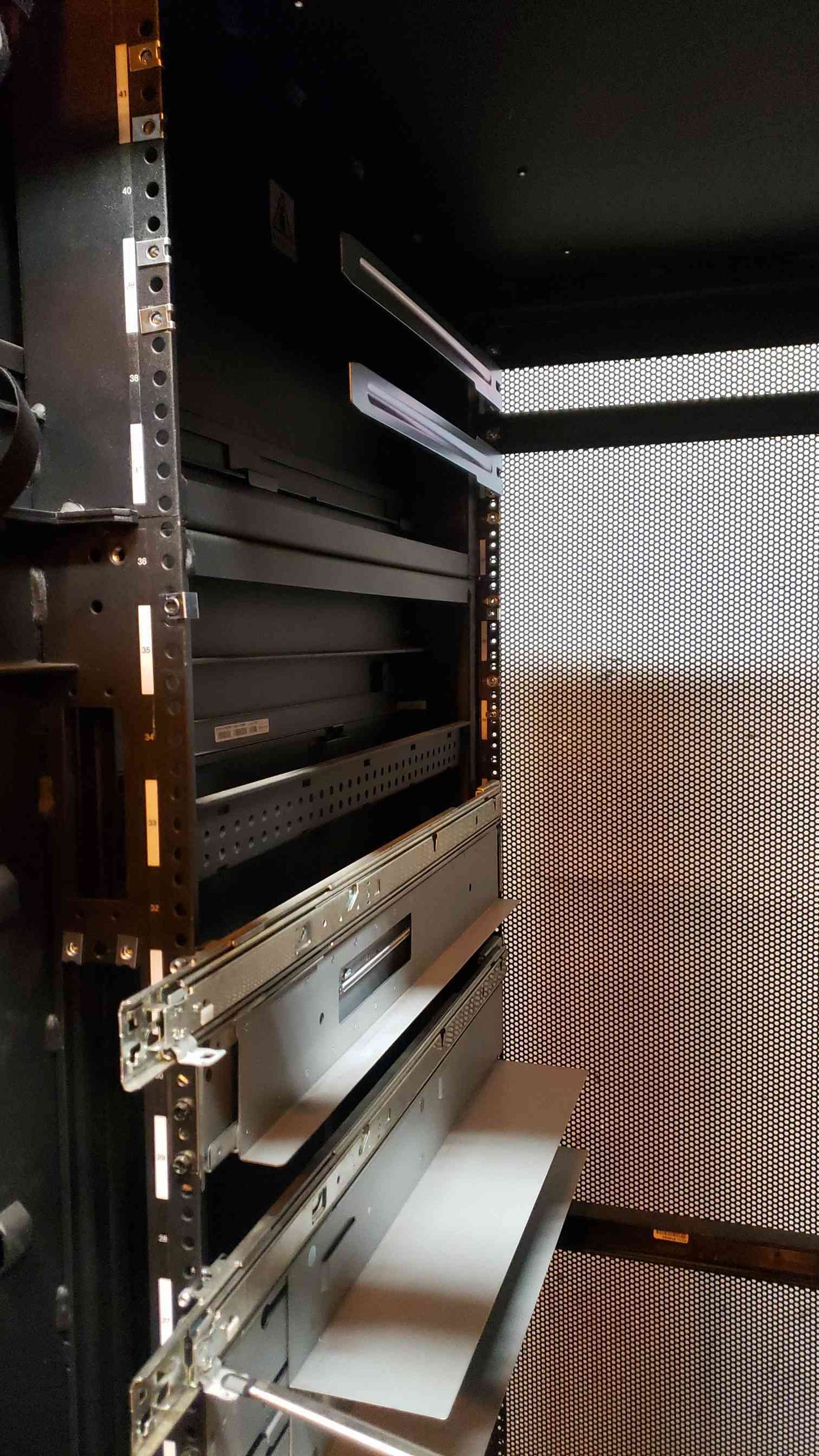 IBM Opticool Rolling Server Rack 7014-T42 Front Door Cooling 10KW R134 All Sides (108125)