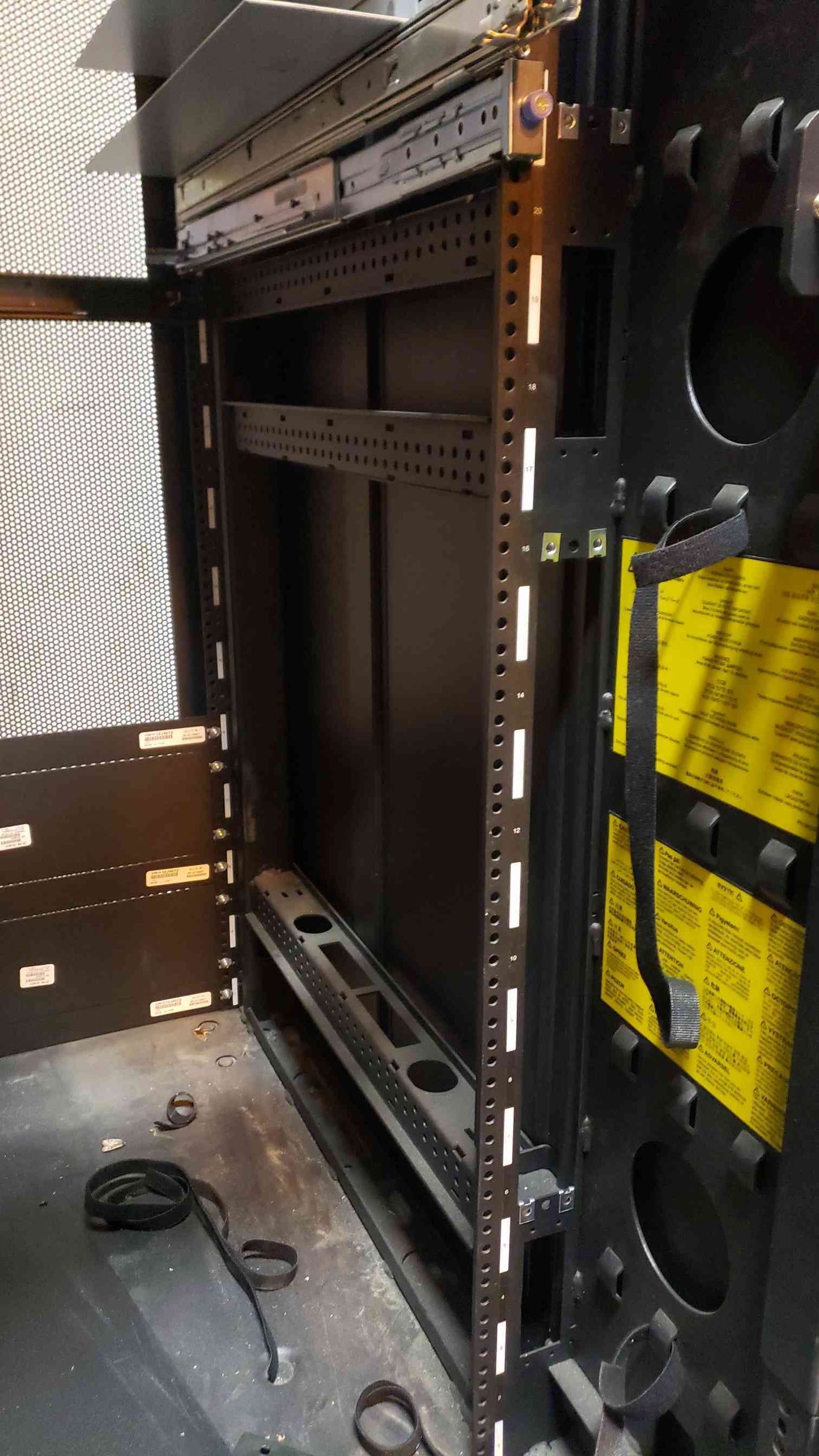 IBM Opticool Rolling Server Rack 7014-T42 Front Door Cooling 10KW R134 All Sides (108125)