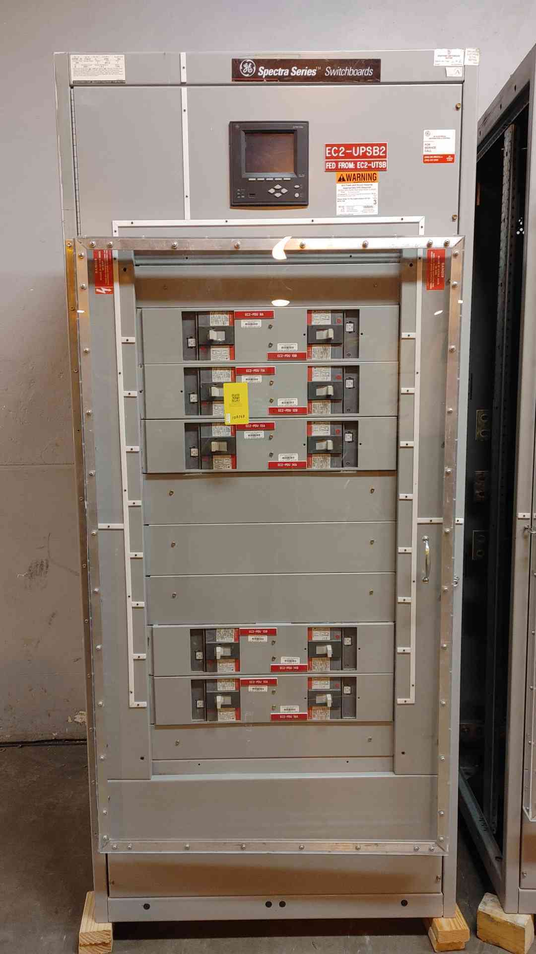 2000A GE Spectra Series Switchboard 2 Section w/ Meter 20 Breaker Distribution 480v Plexiglass doors