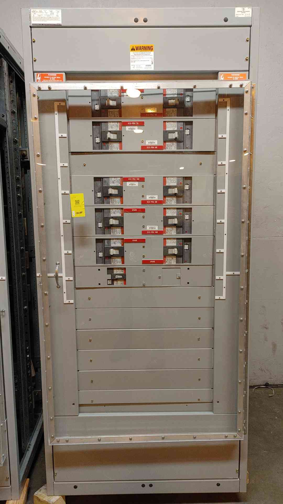 2000A GE Spectra Series Switchboard 2 Section w/ Meter 20 Breaker Distribution 480v Plexiglass doors