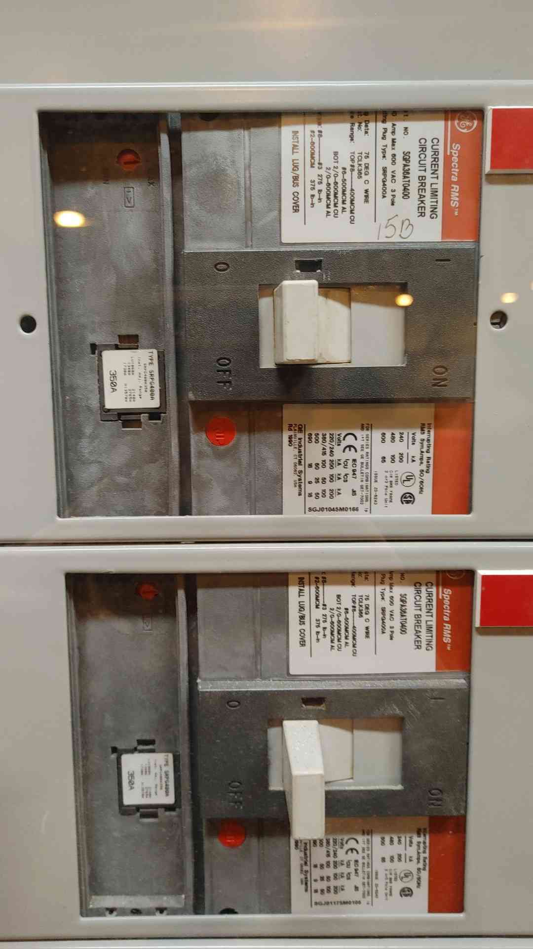 2000A GE Spectra Series Switchboard 2 Section w/ Meter 20 Breaker Distribution 480v Plexiglass doors