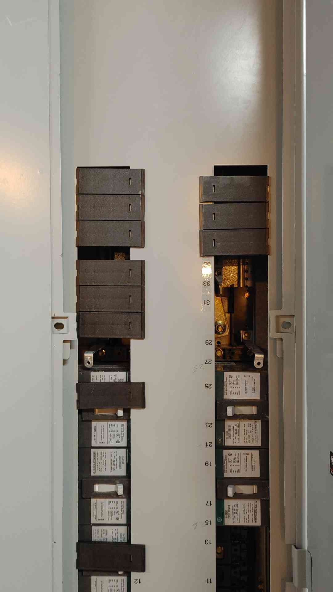General Electric A-Series Panelboard 400A 480V 3PH 3W AXS5B5 (108535)