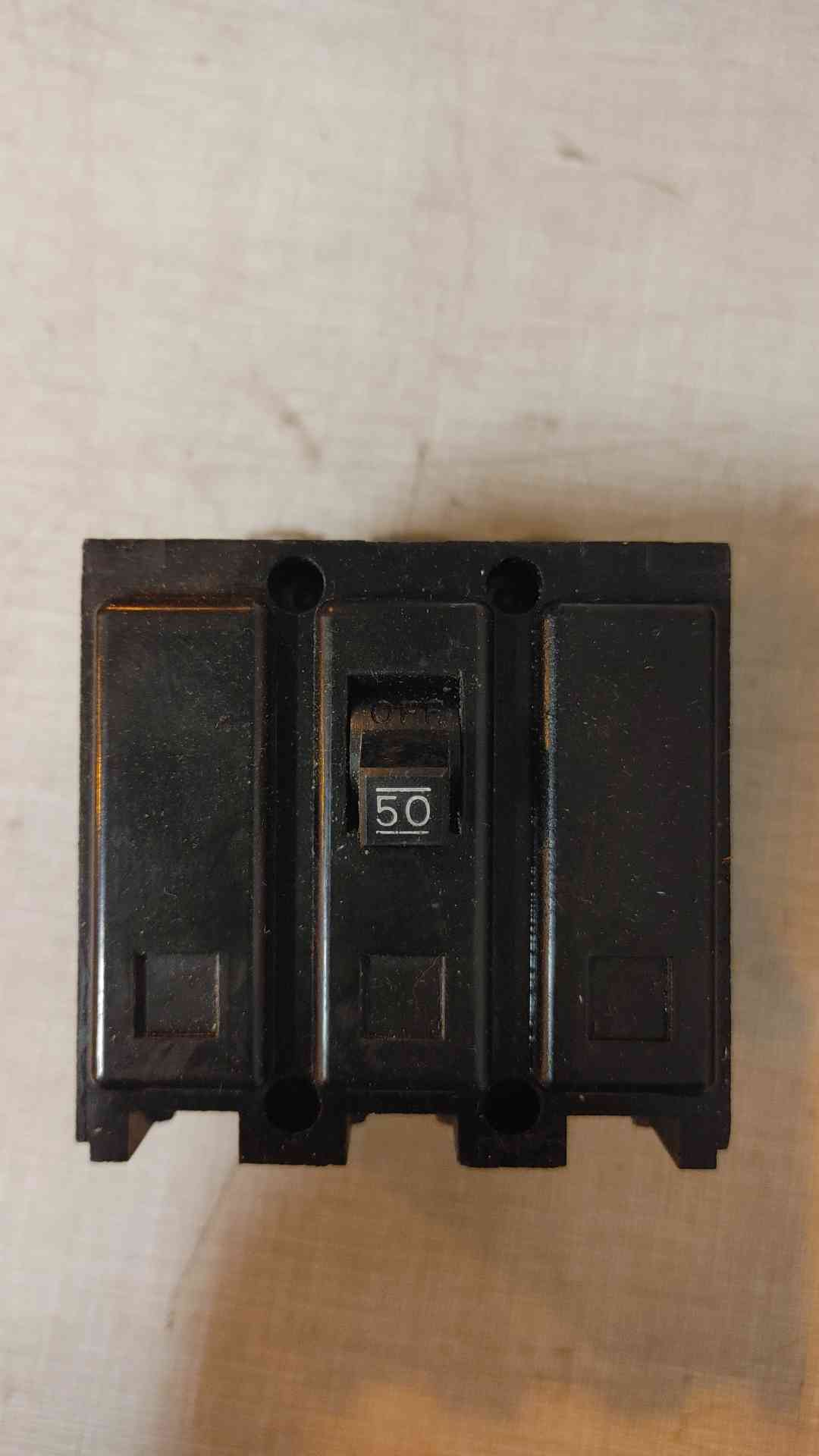 Huge Lot Of Assorted Breakers (108573)
