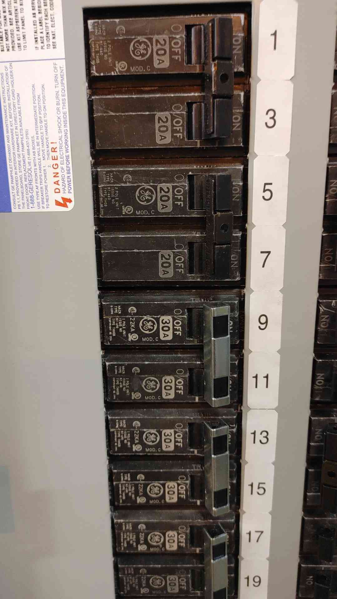 GE A Series Panelboard AQU3422RCX 225 AMP 208Y/120 V 3 PHASE 4 WIRE (108841)