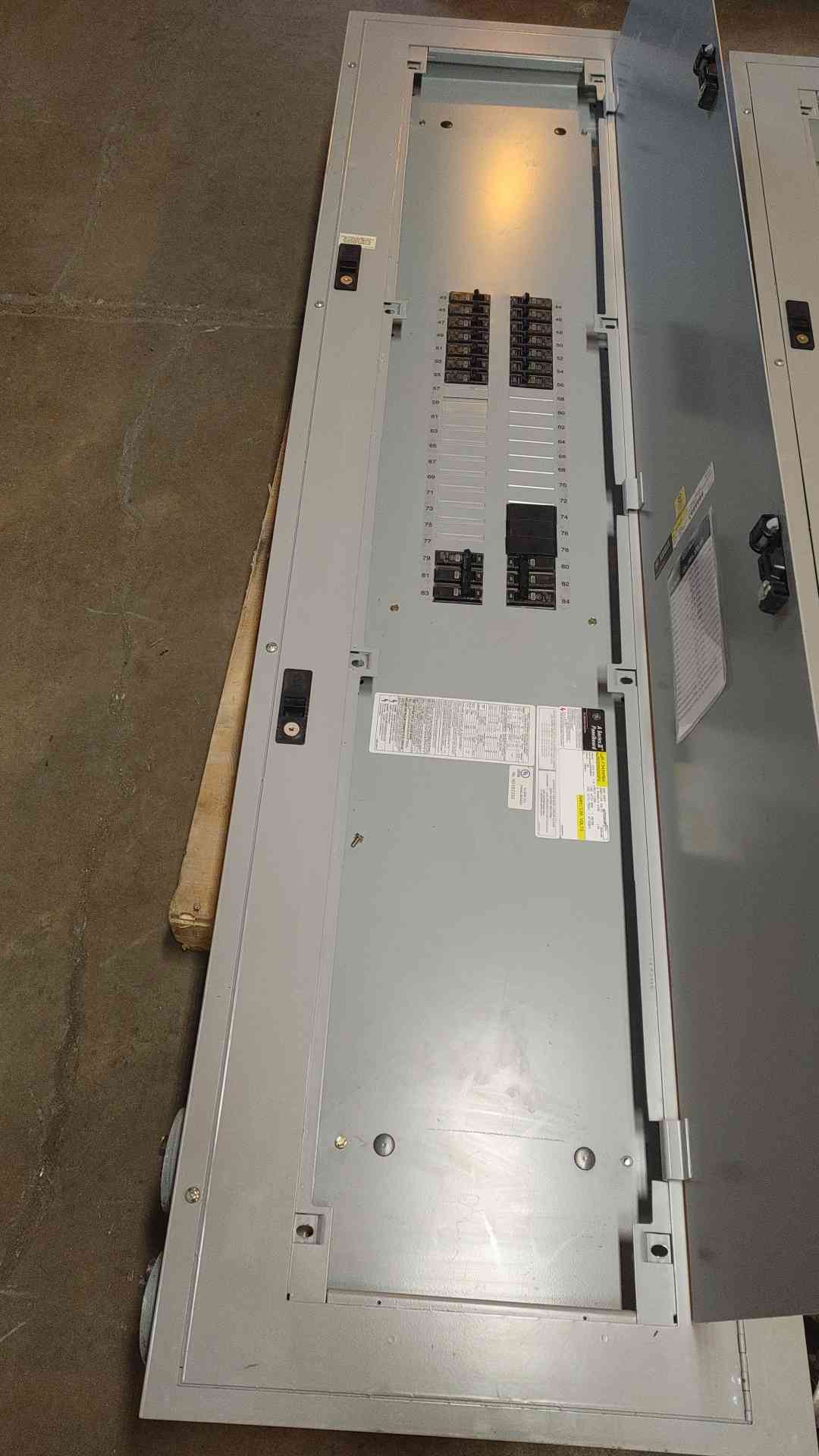 GE A Series 2 Panelboard ALF3424MBX 400 AMP 208/120 VOLTS 3 Phase 4 Wire (108919)