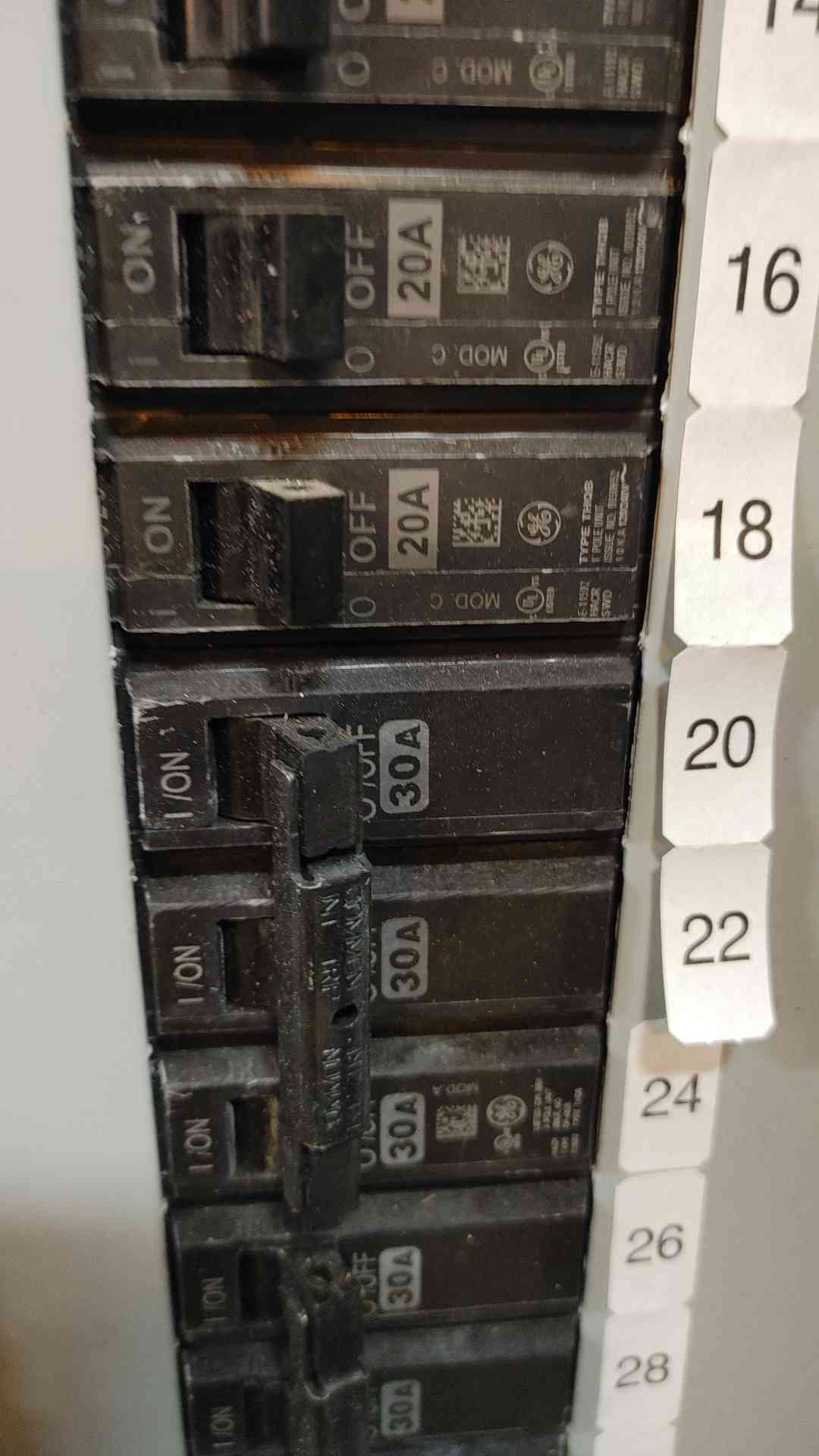 GE A Series 2 Panelboard 400A 208/120 V 3 Ph 4 Wire with Main (108984)