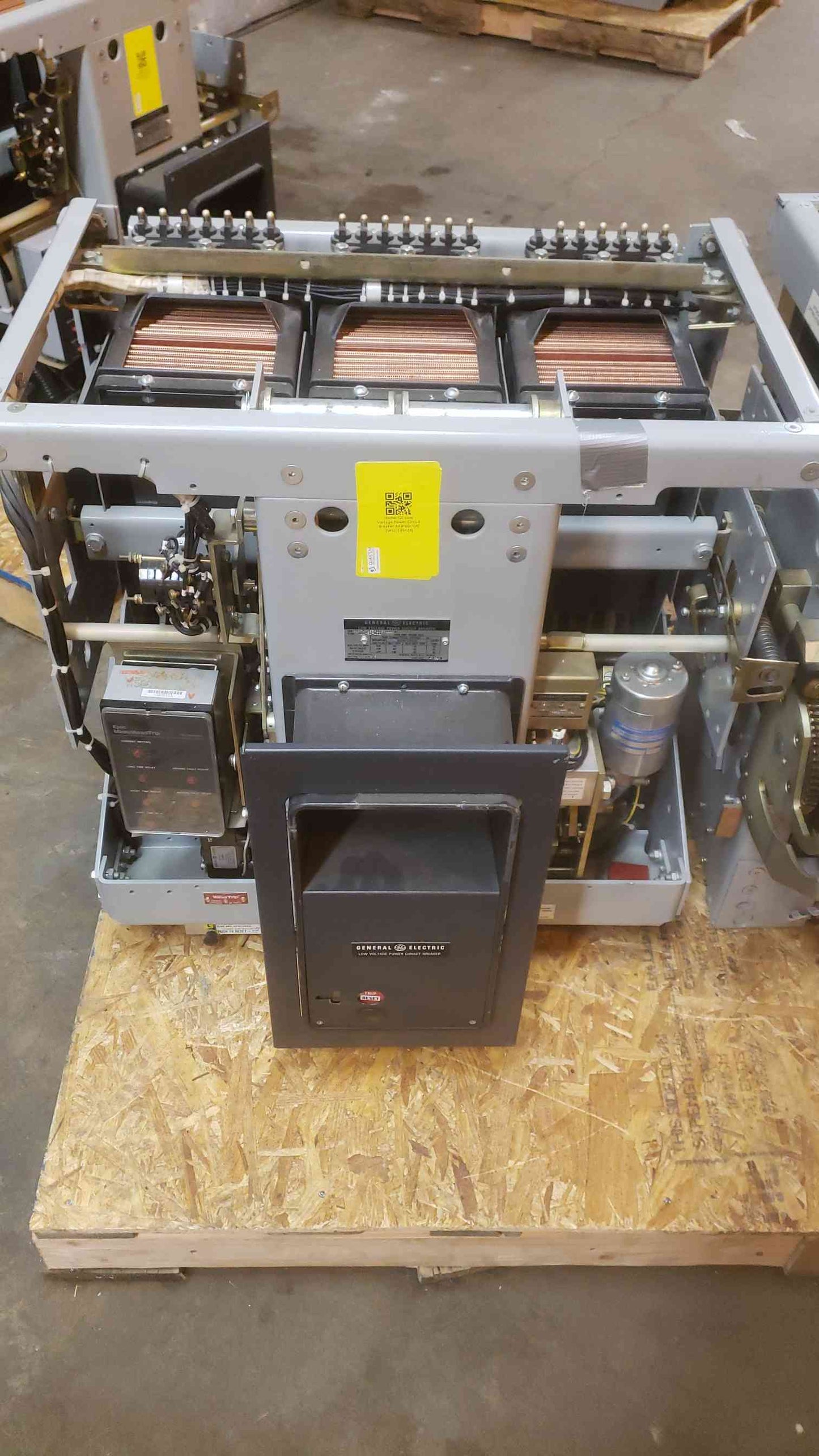 GE 4000A 635V Max Low Voltage Power Circuit Breaker AKR-8D-100 (SKU: 109428)
