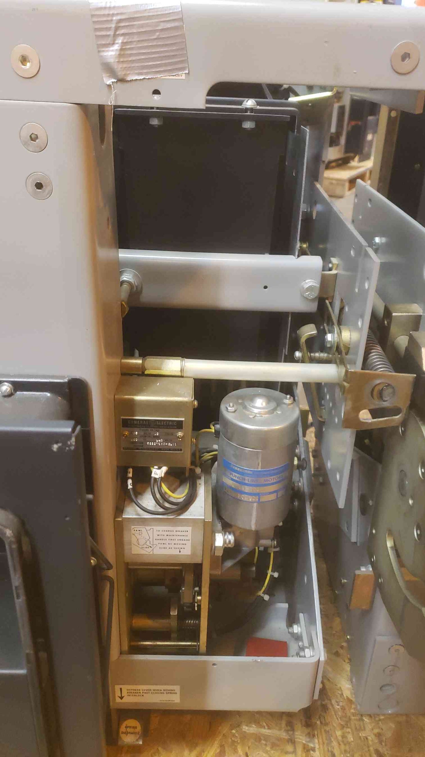 GE 4000A 635V Max Low Voltage Power Circuit Breaker AKR-8D-100 (SKU: 109428)