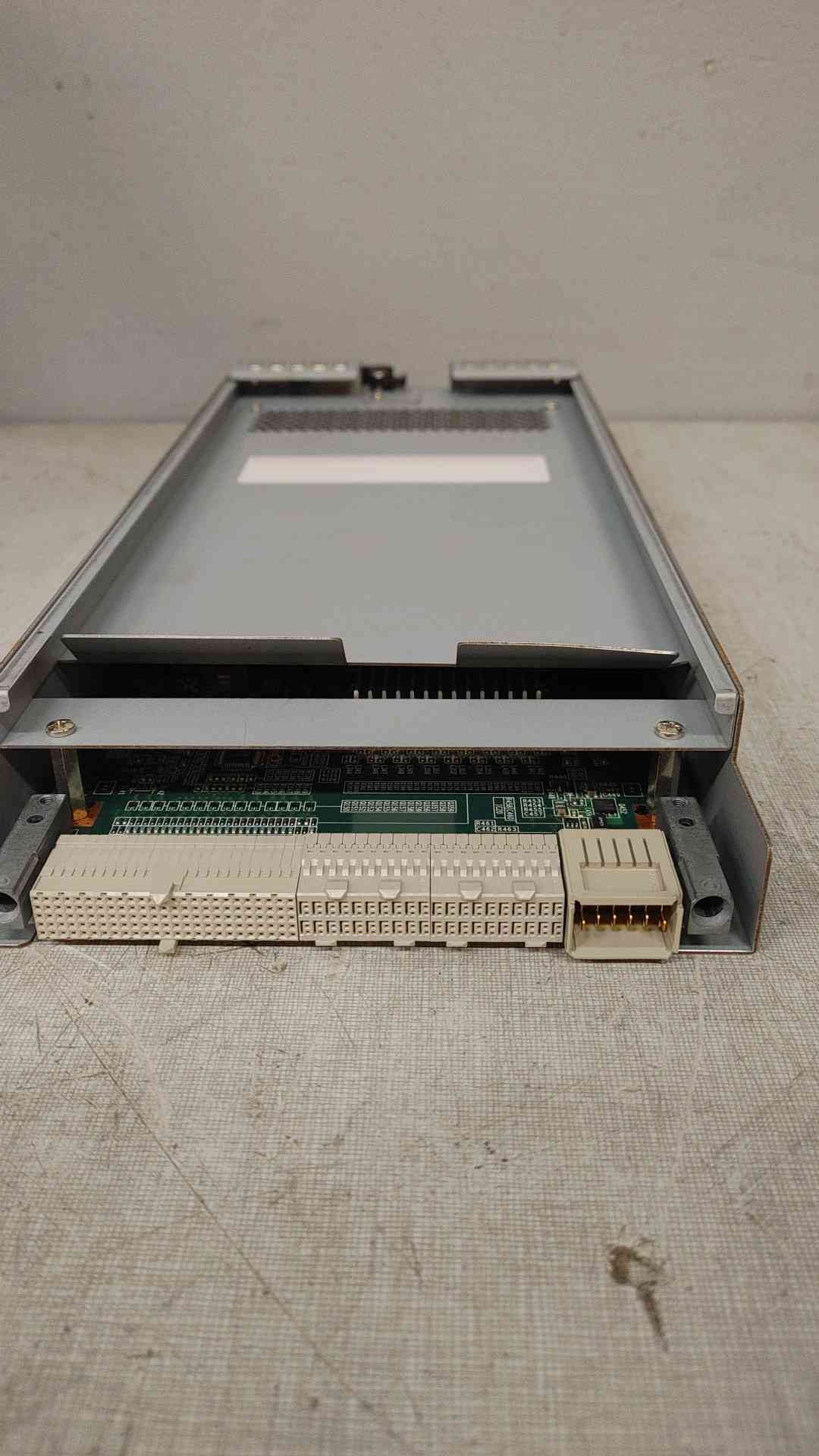 Hitachi Y1KA 3276159-A AMS2x00 Enclosure Control Unit - Reliable Data Storage Management