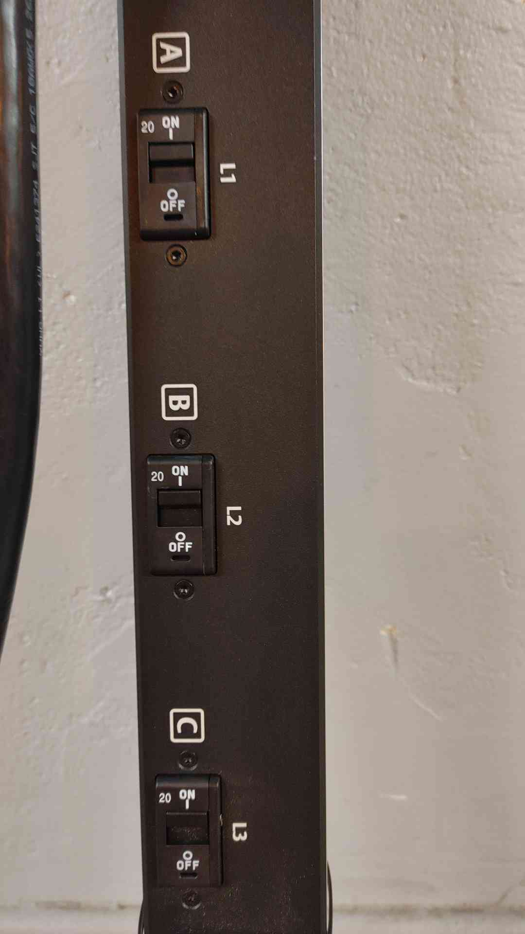 Emerson 36 Port MPH2 120/208 V 24 A PDU Strip MPHB1223 (109528)