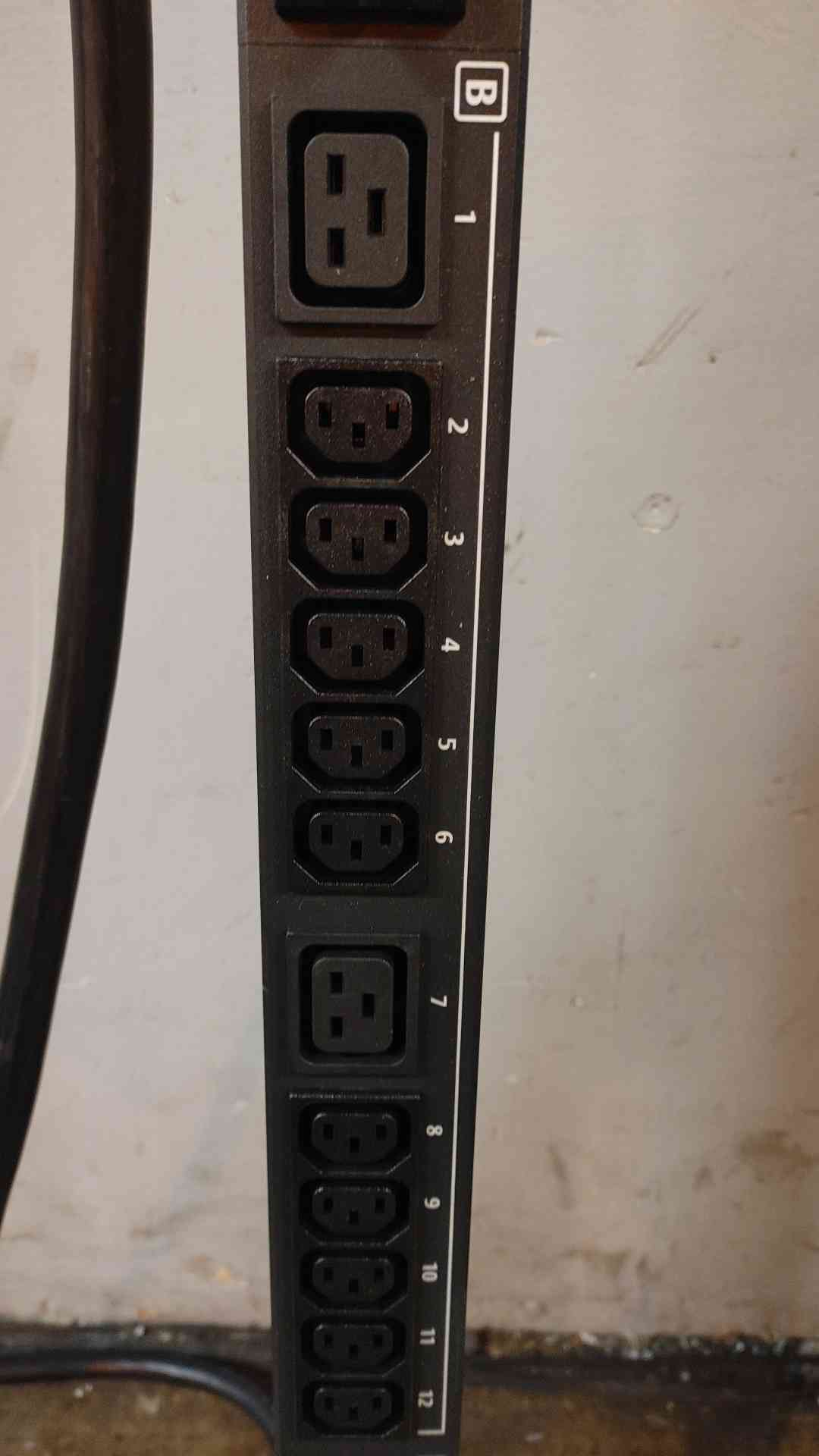 Emerson 36 Port MPH2 120/208 V 24 A PDU Strip MPHB1223 (109528)