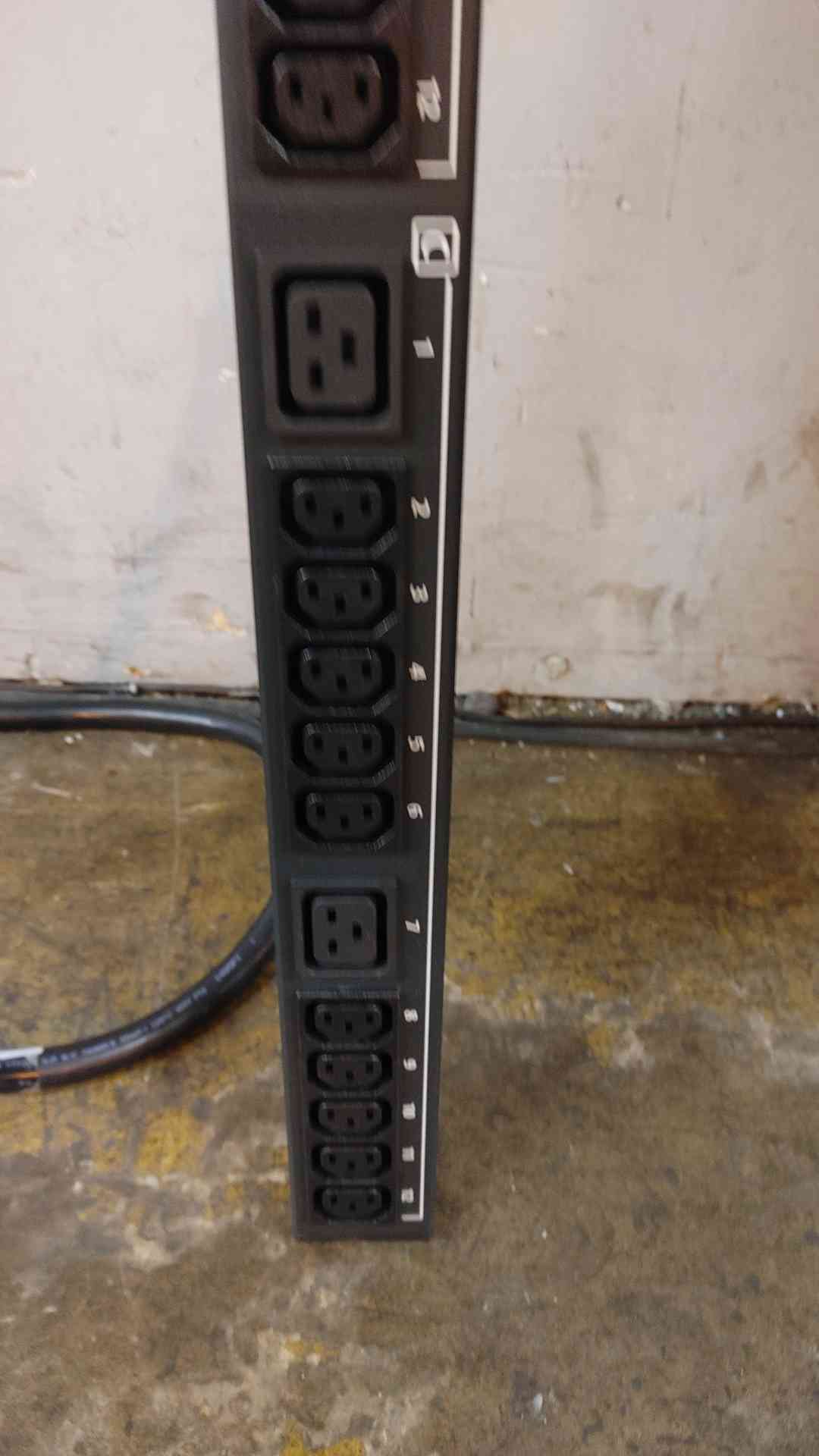 Emerson 36 Port MPH2 120/208 V 24 A PDU Strip MPHB1223 (109528)
