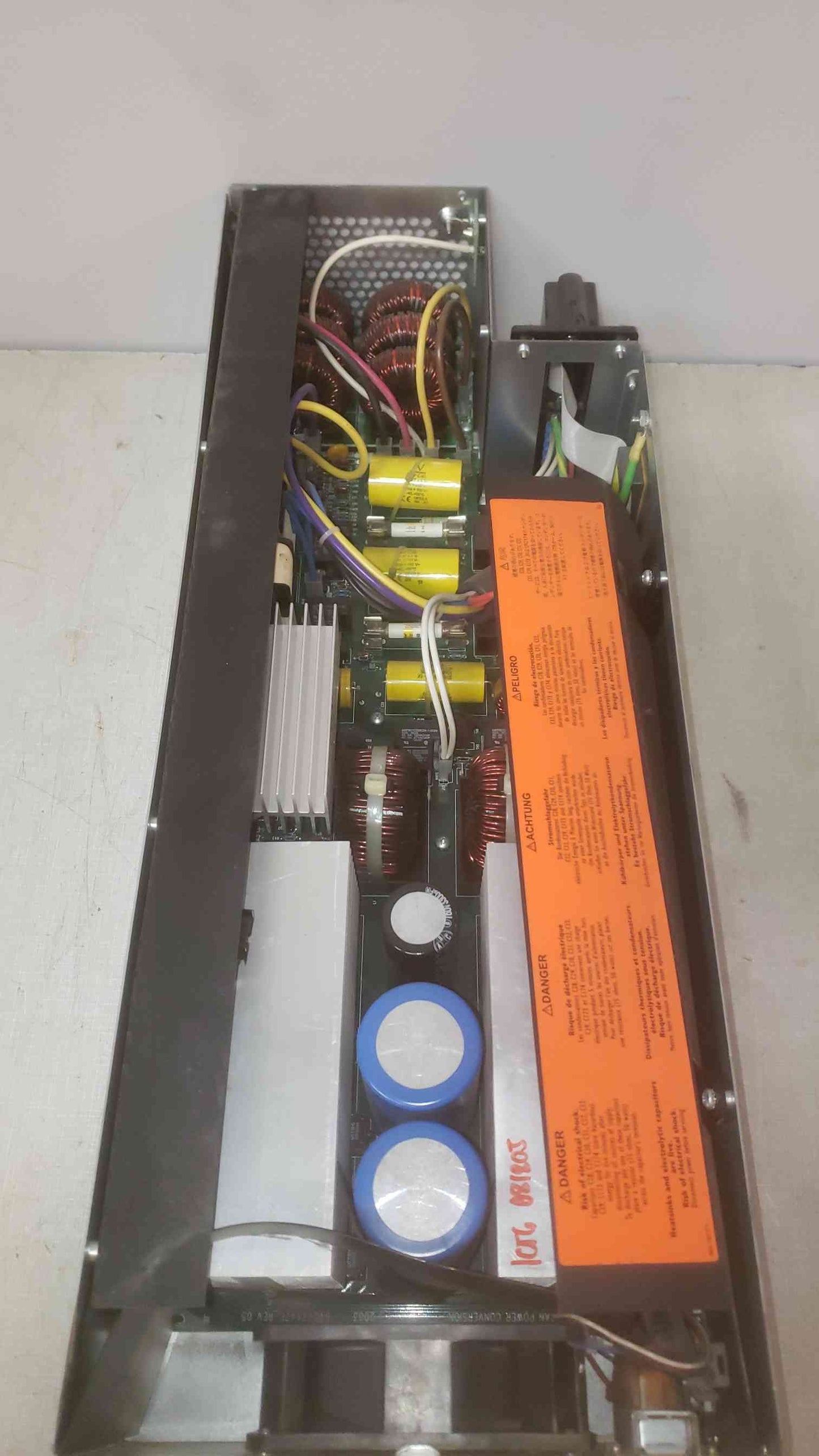 AS-IS APC 100/200V, 120/208V, 120/240V Symmetra LX Power Module SYPM4KP (SKU: 109914)
