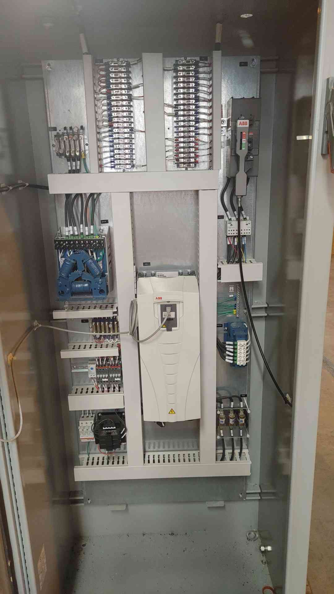 ABB 20HP ACS550-U1-031A-4 in enclosure 480V 23AMP 3PH (SKU: 110257 )