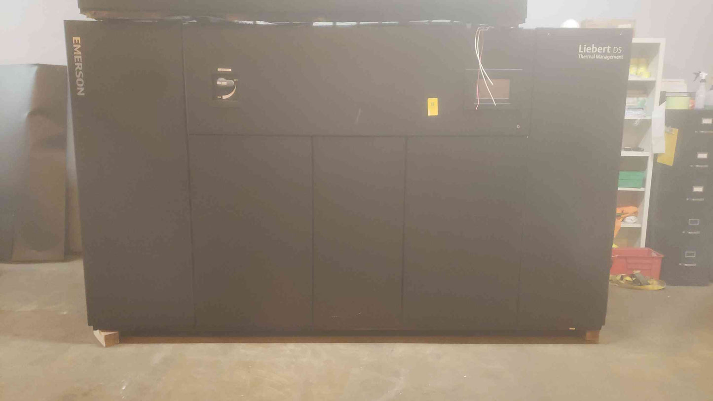 30 Ton Liebert Vertiv 460V 3PH CRAC UPFLOW VS105A SA0E0722A 2017 (SKU: 110530)