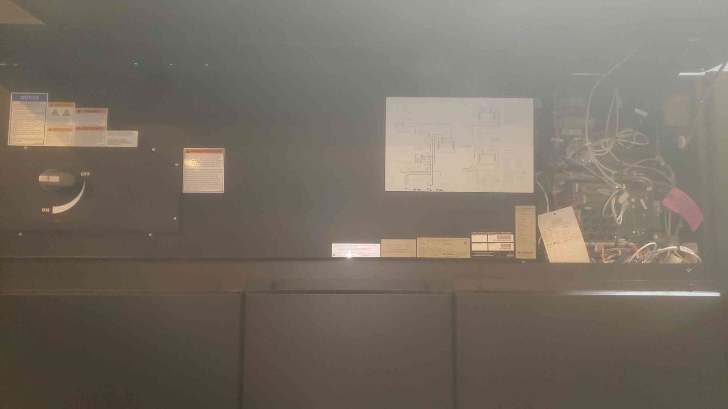 30 Ton Liebert Vertiv 460V 3PH CRAC UPFLOW VS105A SA0E0722A 2017 (SKU: 110530)