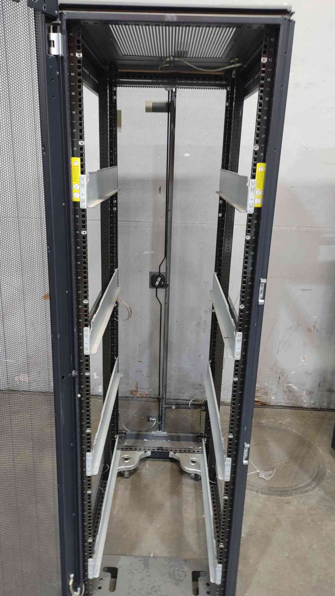 HP Non-Enclosed G2 Server Rack 383573-001 Doors no Sides (SKU: 110758)