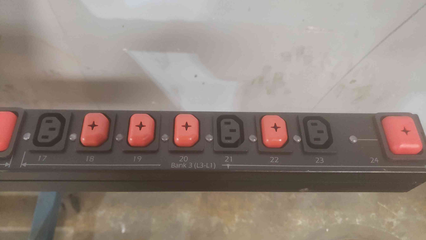 APC 120/208V 21 Port PDU Strip AP8965 X633 (SKU: 110737)