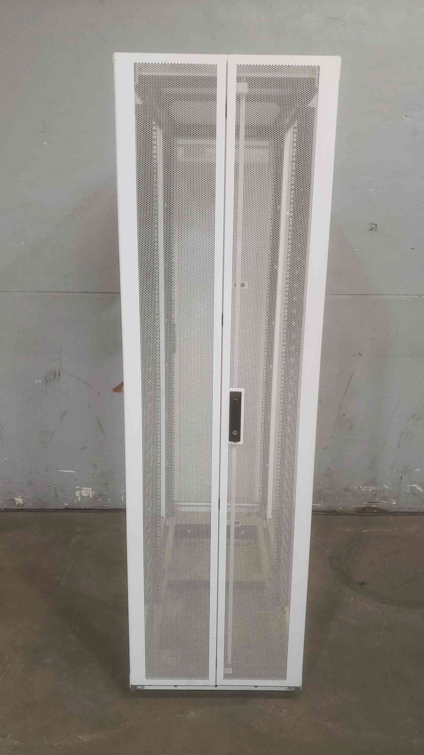 42U White Fully Enclosed PANDUIT Server Rack(S6LLST3345)