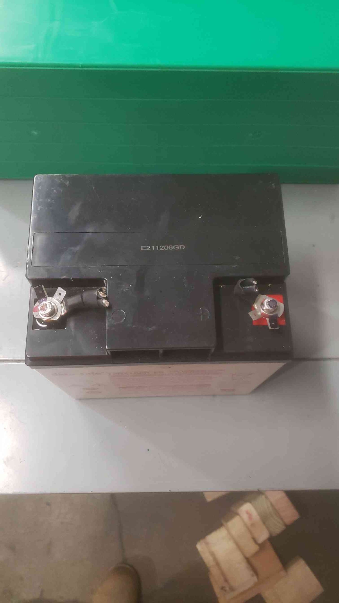 Data Safe 12V 100W/Cell Sealed Rechargeable Lead-Acid Battery 12HX100R-FR(SKU: 110808)