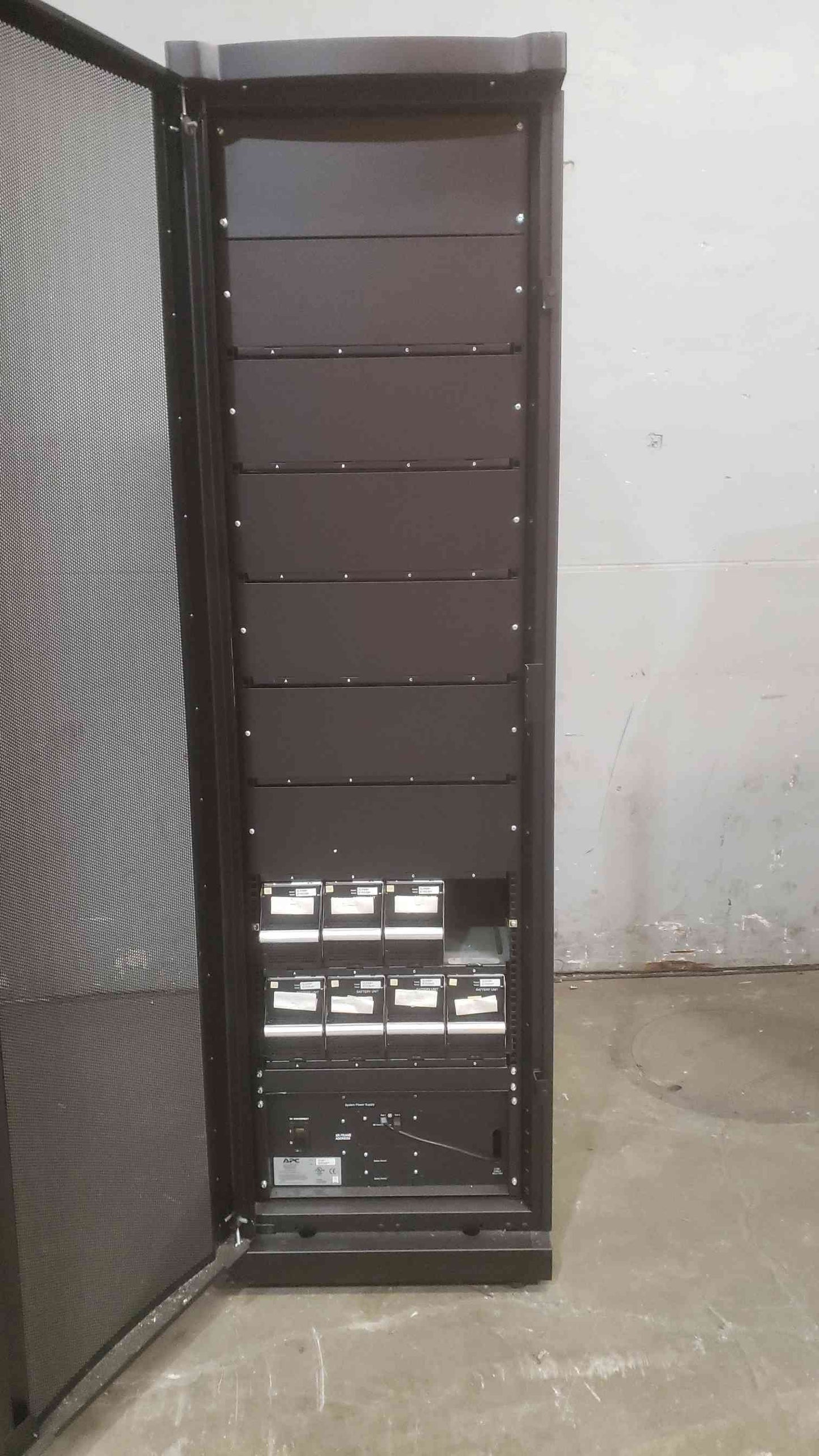 APC Symmetra PX 40KW Extended Run Battery Enclosure SYCFXR8 (SKU: 110911)