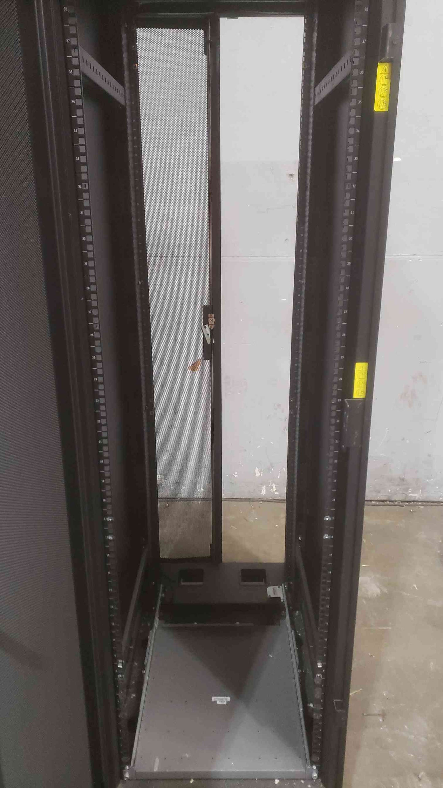 42U APC AR2100BLK Server Rack 1 Rear Door (SKU: 111042)