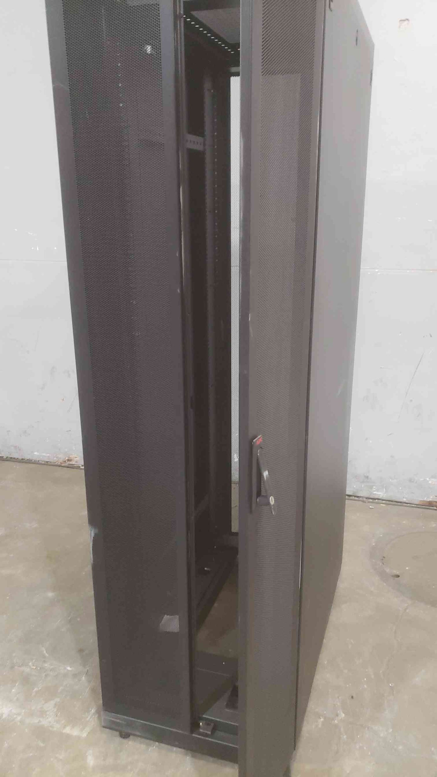 42U APC AR2100BLK Server Rack Fully Enclosed Netshelter (SKU: 111044)