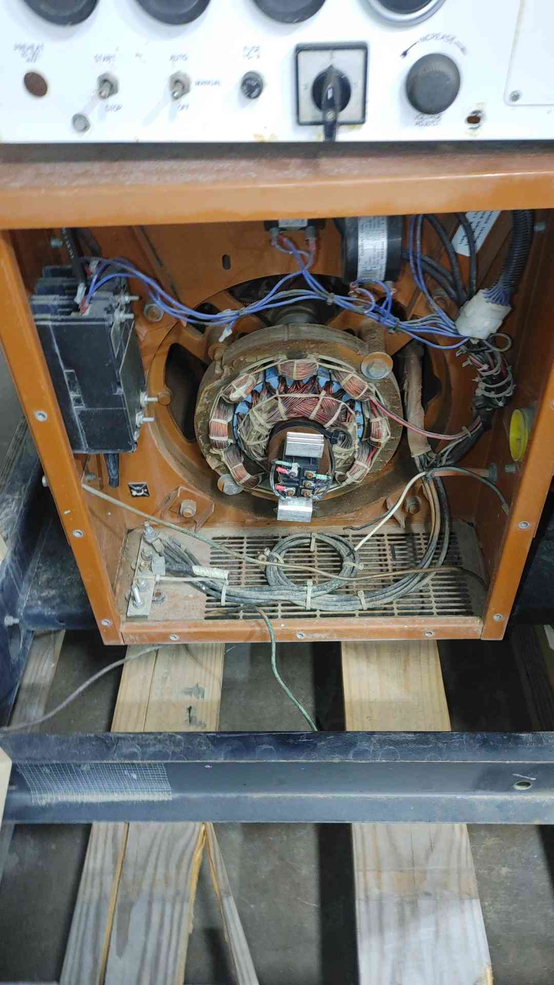 AS IS 35KW Generac 120/240V 291.6/145.8A 99A02695-S Nat Gas LP Generator 1PH '99 664 Hrs. (SKU: 111130)