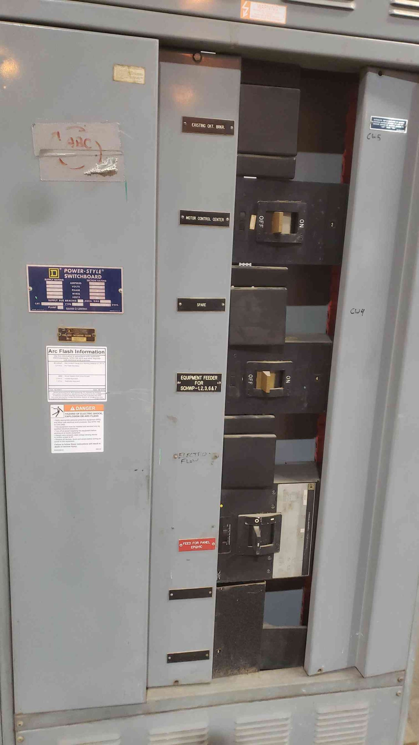 SQUARE D 1000A 277/480V Power-Style Breaker Switchboard Missing Side Covers 1 Main & 3 Dist Breakers (SKU: 111254)