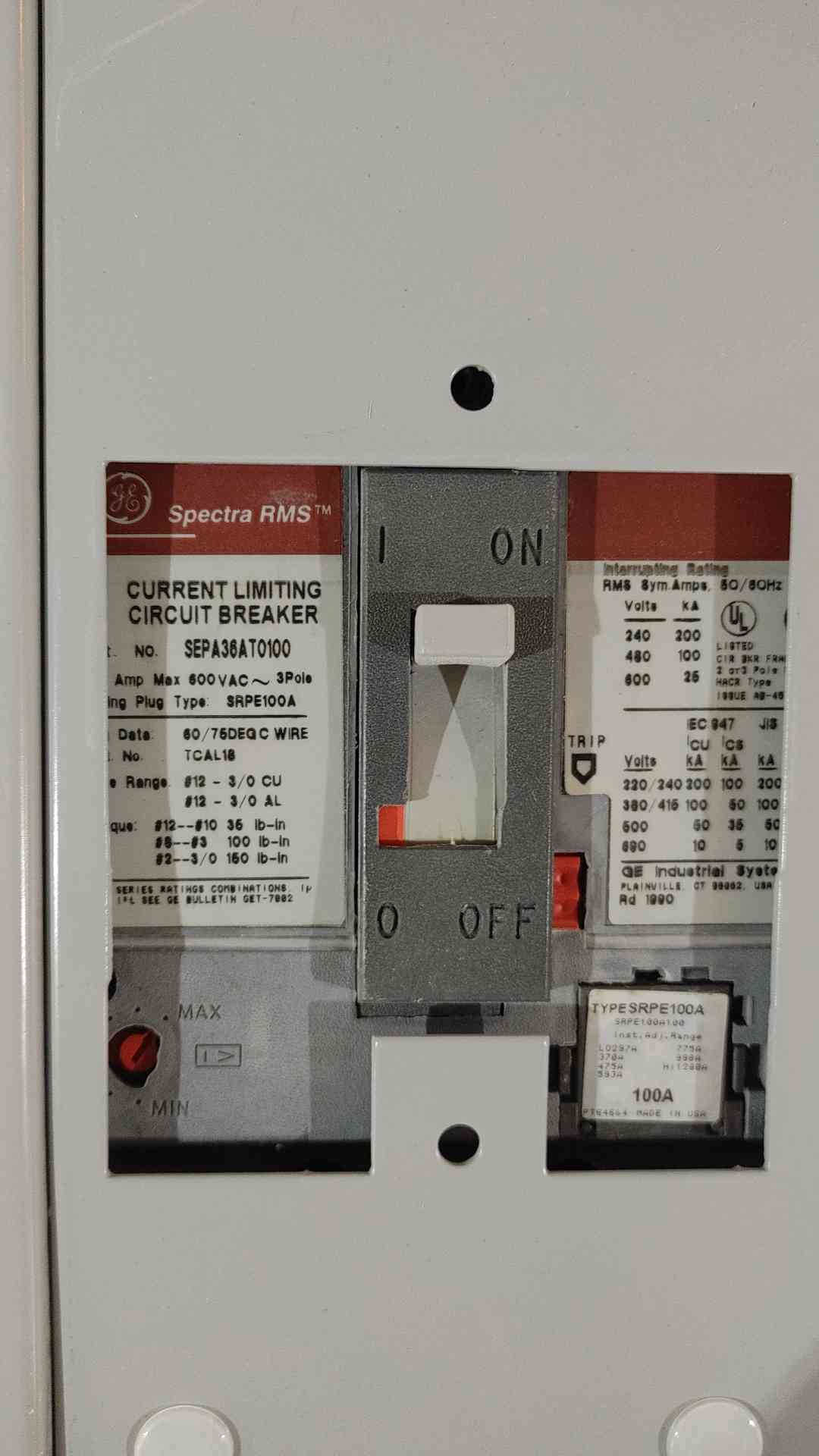 GE Spectra Series 800A 480V w/ Main 4 Dist Breakers & Meter (SKU: 111256)